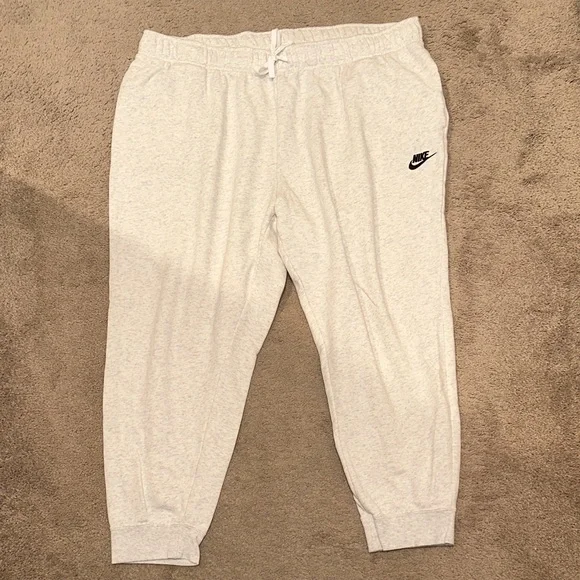 Nike Light Gray Hoodie and Joggers Set - Picture 3 of 4